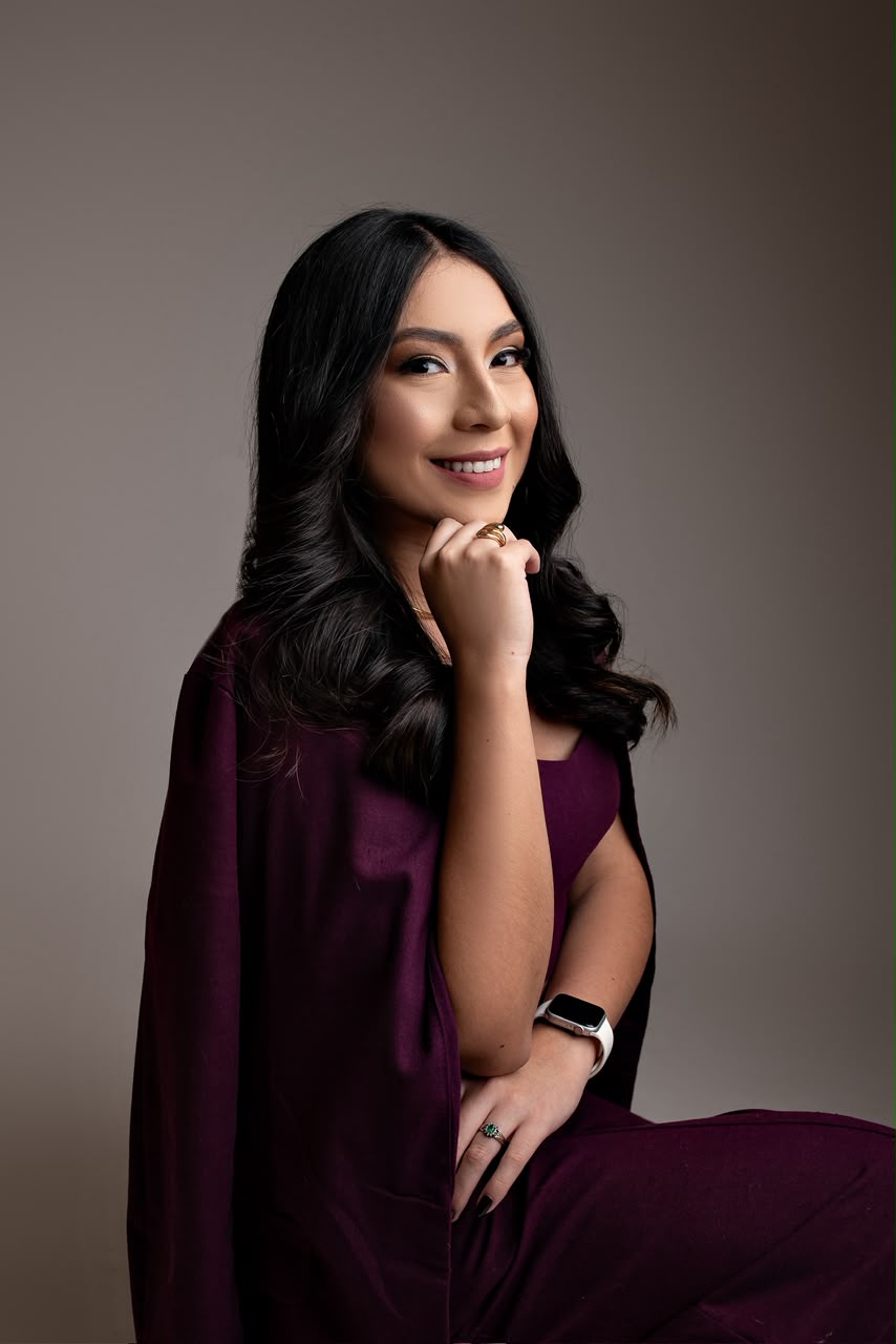 Nicole Yaya em retrato profissional